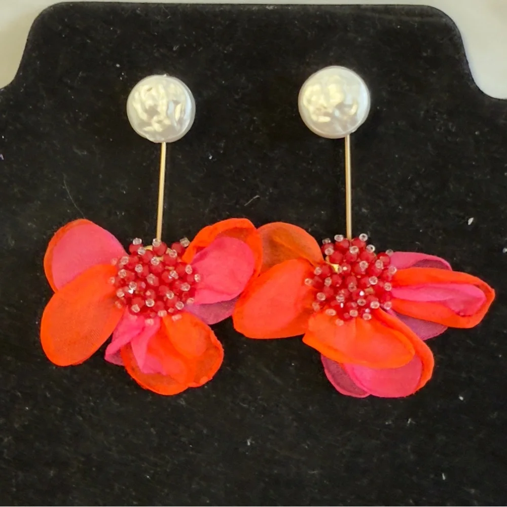 CAMILA COELHO Vibrant Pink and Red Floral Earrings NWOT - Picture 3 of 6